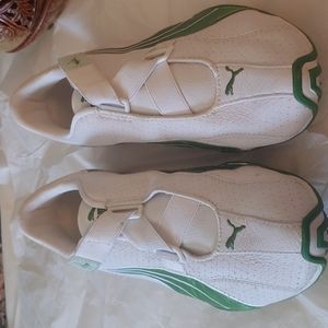 Puma women's sneakers sz 9